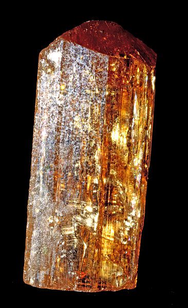 Imperial topaz belongs to the orthorhombic system. © Parent Géry, Wikipedia DP