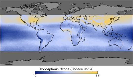 Cartography of the tropospheric ozone, a source of photochemical pollution, in August from 1979 to 2000. The blue areas indicate a decrease in levels, the yellow areas indicate an increase in levels. © Jack Fishman / Nasa Langley Research Center