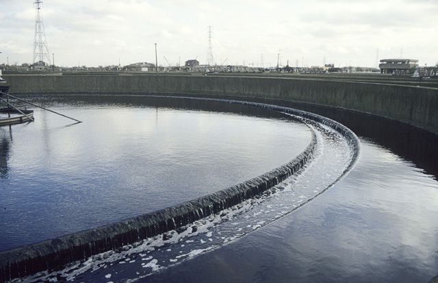 Sewage treatment producing biological sludge. © John Rostron, Geograph CC by-sa 2.0