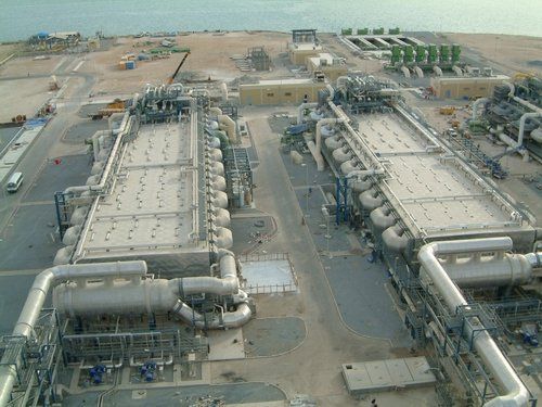 A desalination plant that, amongst other techniques, uses microfiltration. © Roplant CC by-nc-nd 2.0