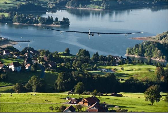 The HB-SIA flying over the Swiss countryside before landing at Geneva-Cointrin airport in September 2010 during a flight across Switzerland. © Solar Impulse