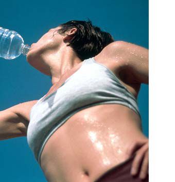 Transpiration (sweating) reduces the body temperature. © DR