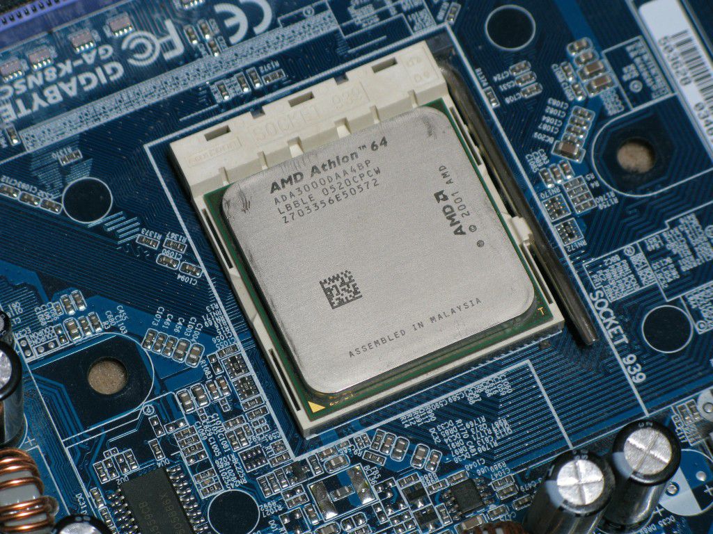 A CPU on an ayukim motherboard. © AMD