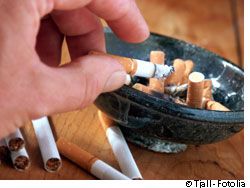 Passive smoking is the inhalation of smoke from other people. © Tjall, Fotolia